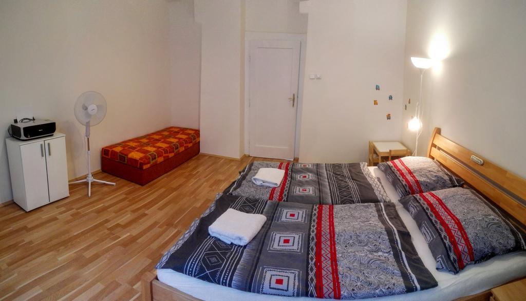 Jezerka Apartments Praha Bagian luar foto
