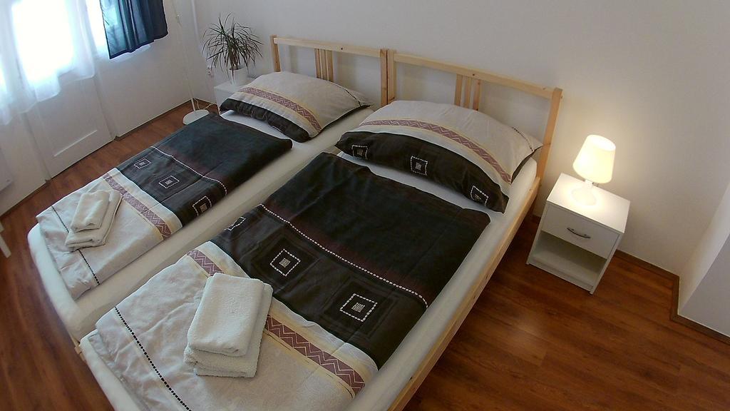 Jezerka Apartments Praha Bagian luar foto