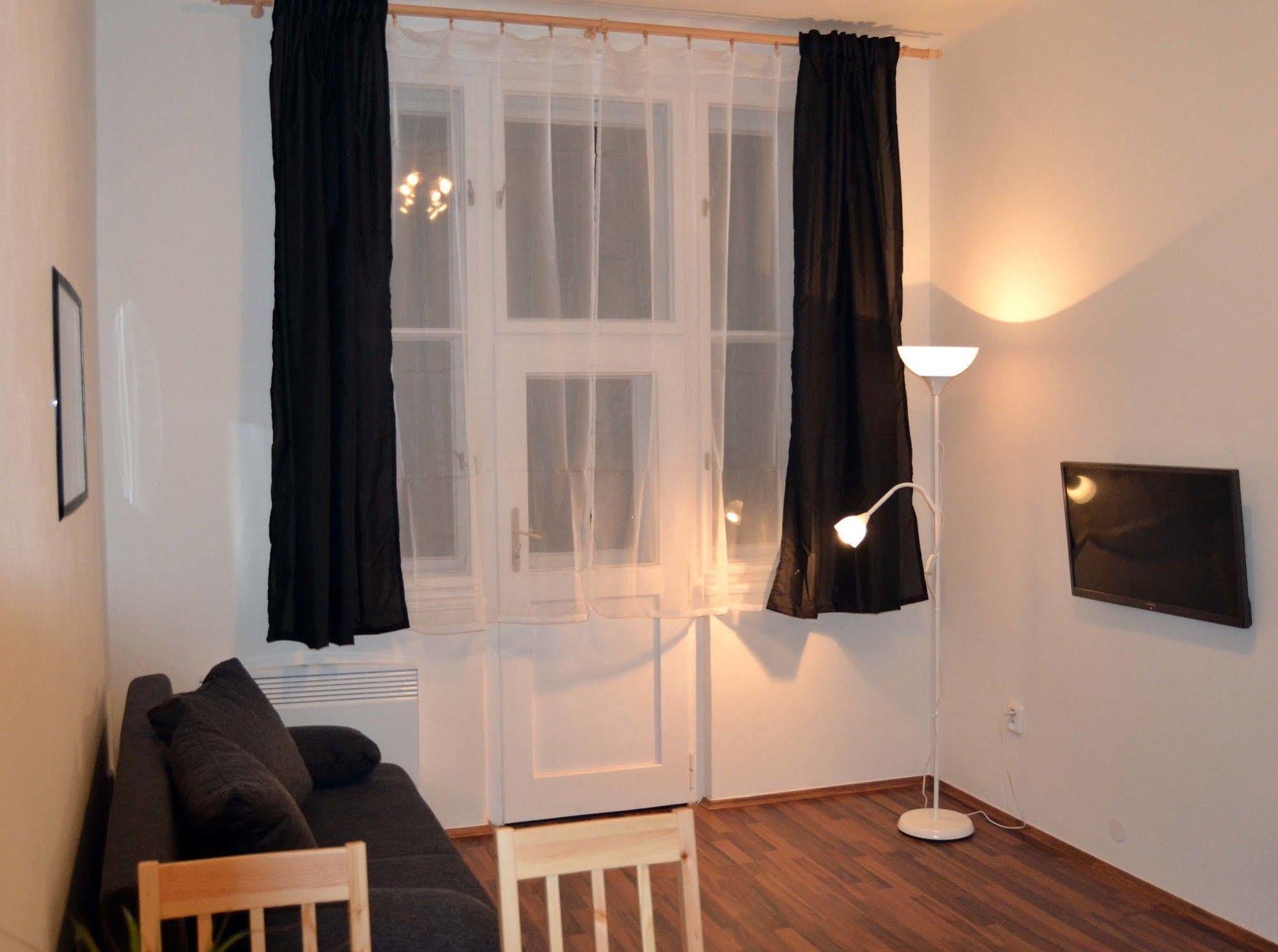 Jezerka Apartments Praha Bagian luar foto