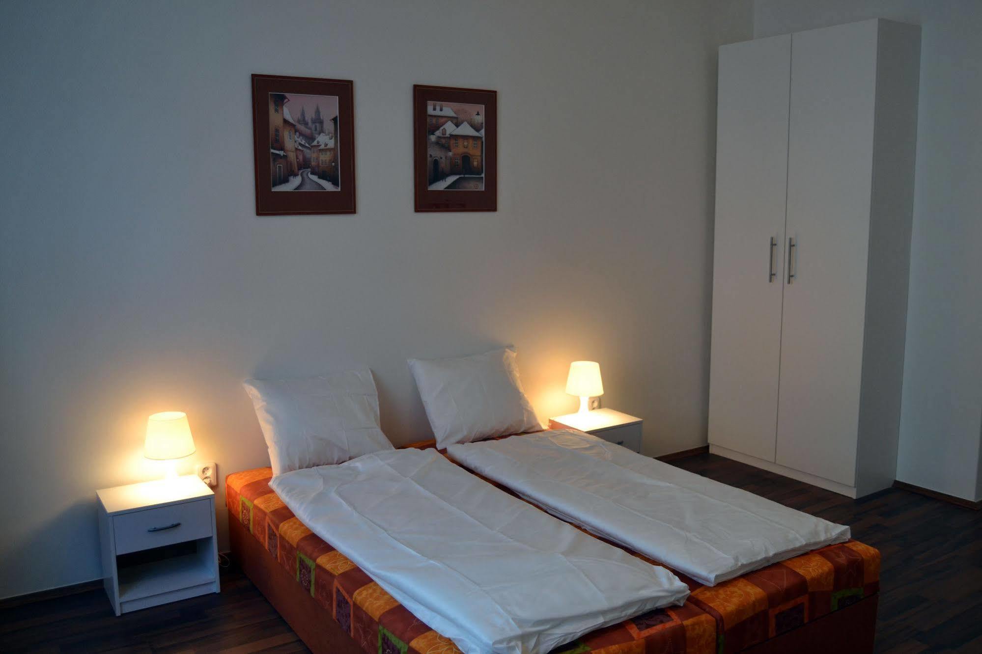 Jezerka Apartments Praha Bagian luar foto