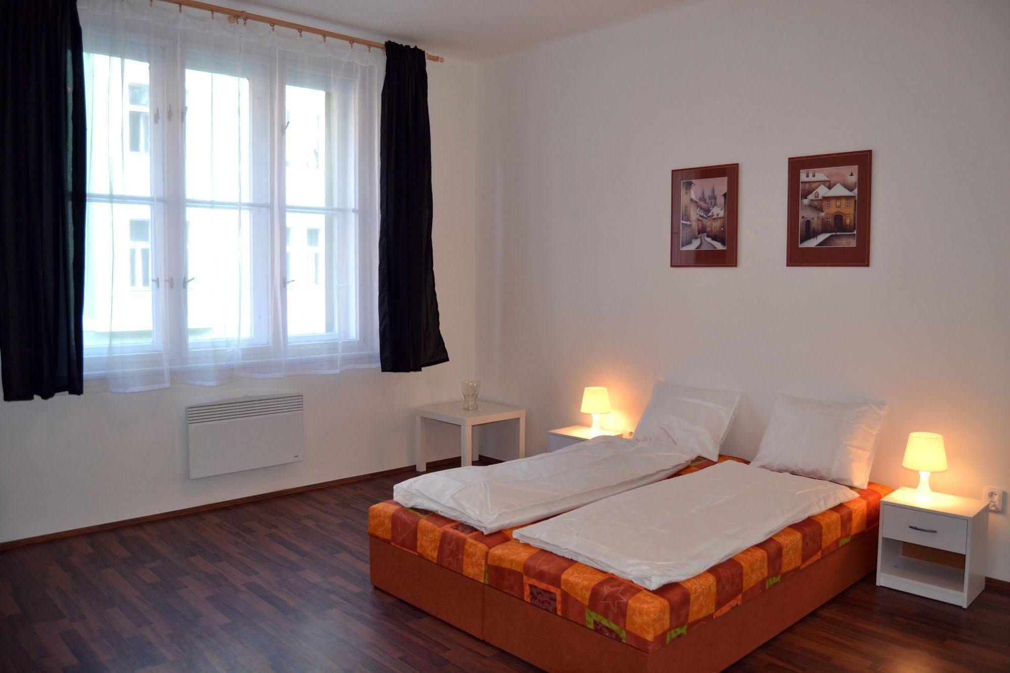 Jezerka Apartments Praha Bagian luar foto
