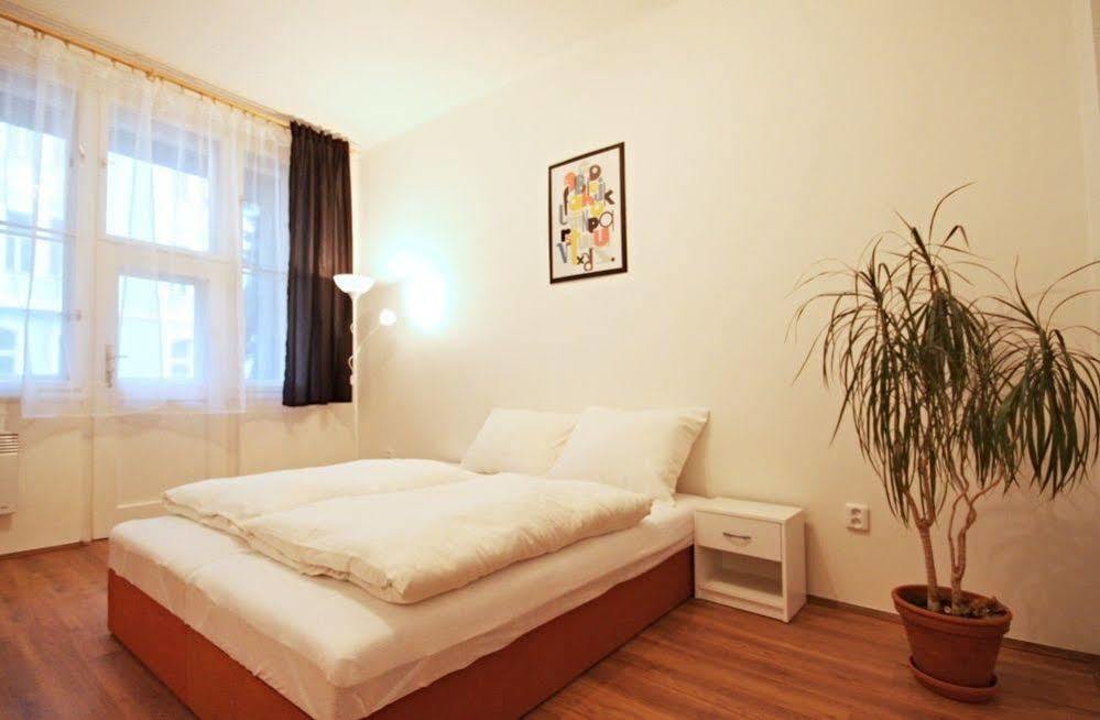 Jezerka Apartments Praha Bagian luar foto