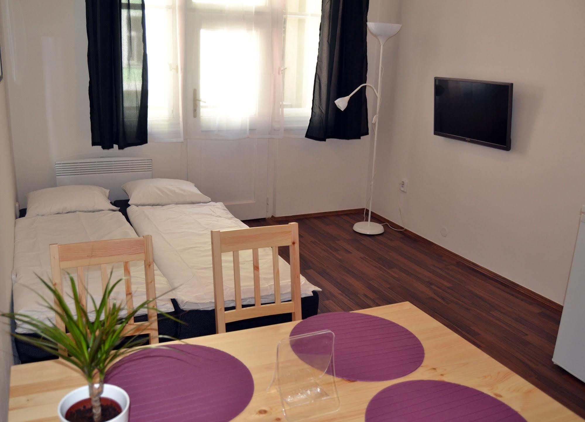 Jezerka Apartments Praha Bagian luar foto