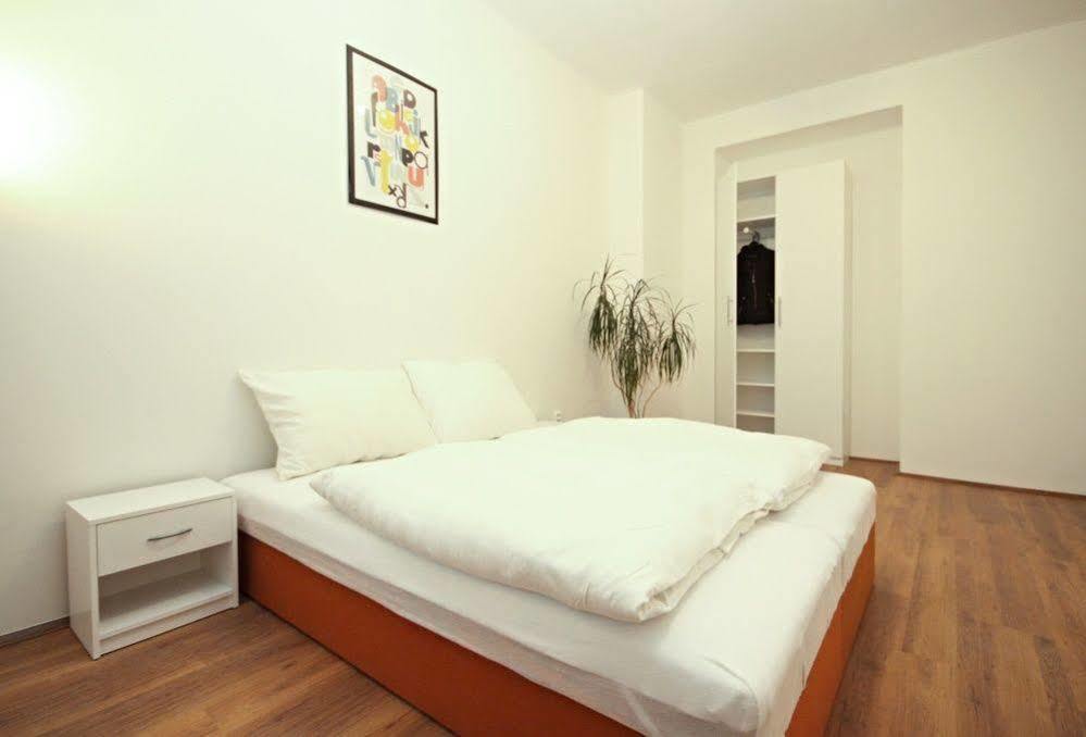 Jezerka Apartments Praha Bagian luar foto